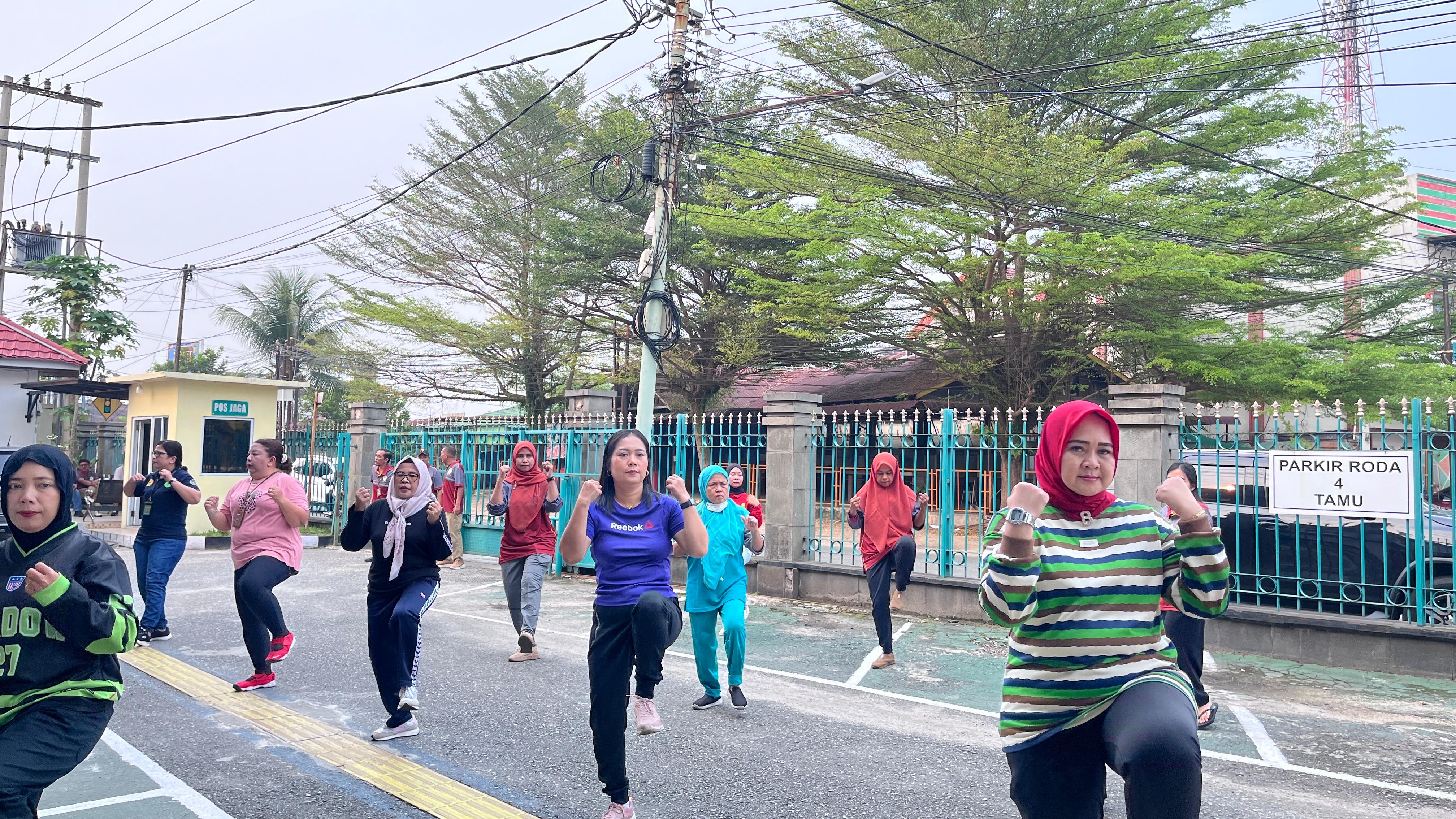Pelaksanaan Senam Jumat Pagi Pengadilan Negeri Pekanbaru